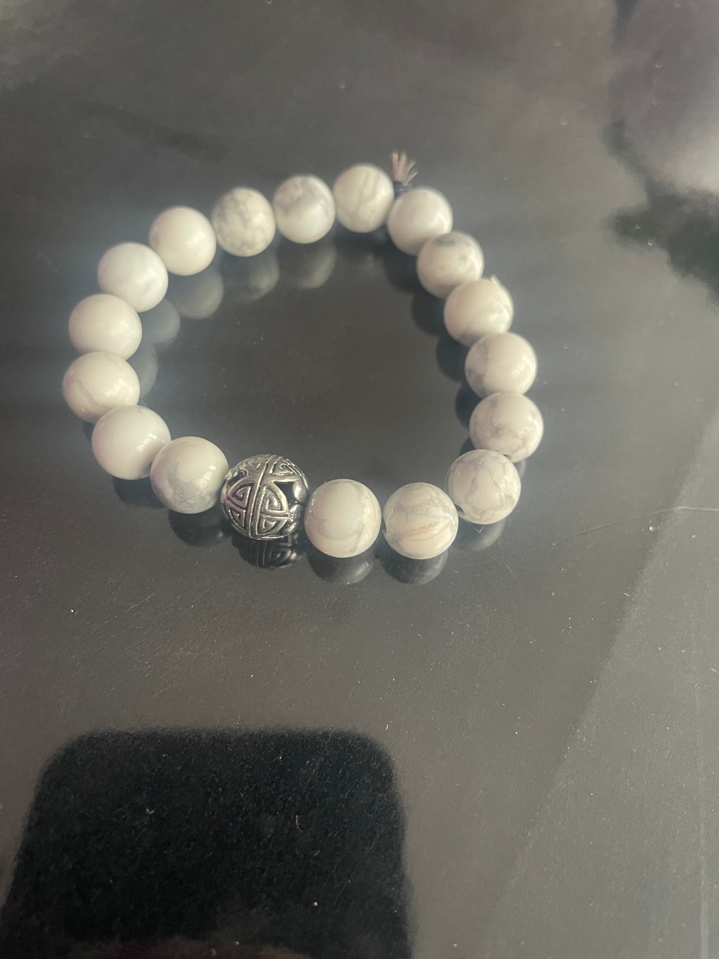 Pierre howlite