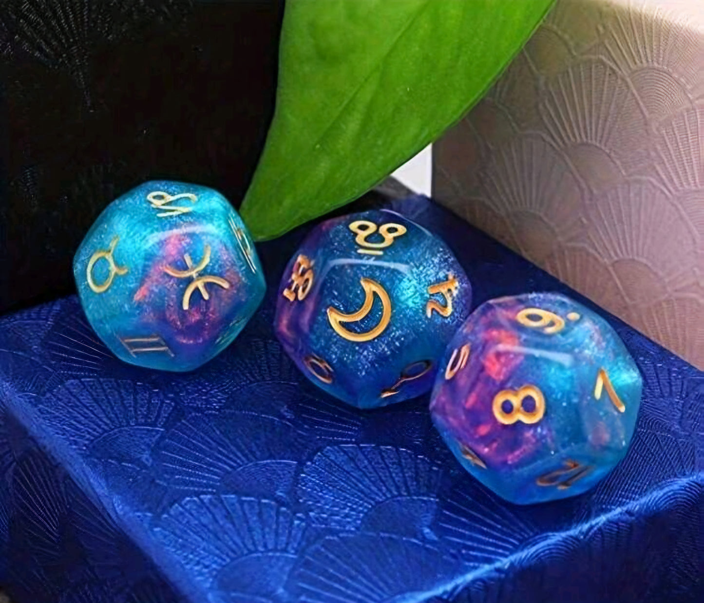 3 dés d'astrologie, signes astrologique-planètes-nombes