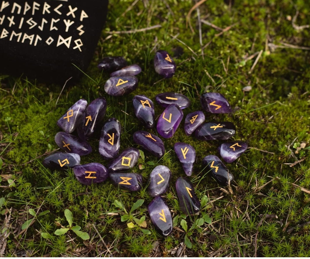 Runes en améthyste