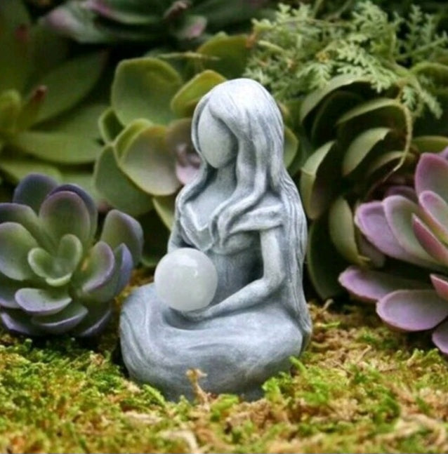 figurine déesse de la Lune